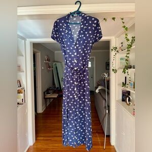 Aritzia Wilfred Shirt Dress in Navy Daisy, Size M